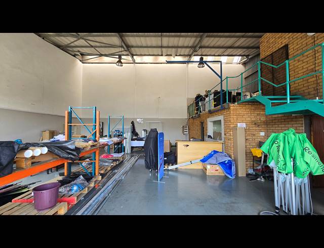 1,239M² WAREHOUSE TO LET IN SPARTAN